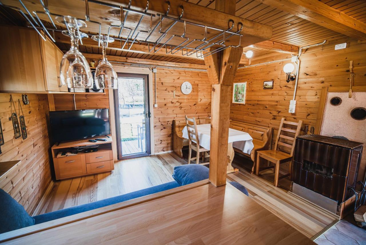 Wooden Cabin Zurej With Hot Tub Bukovje v Babni Gori 외부 사진