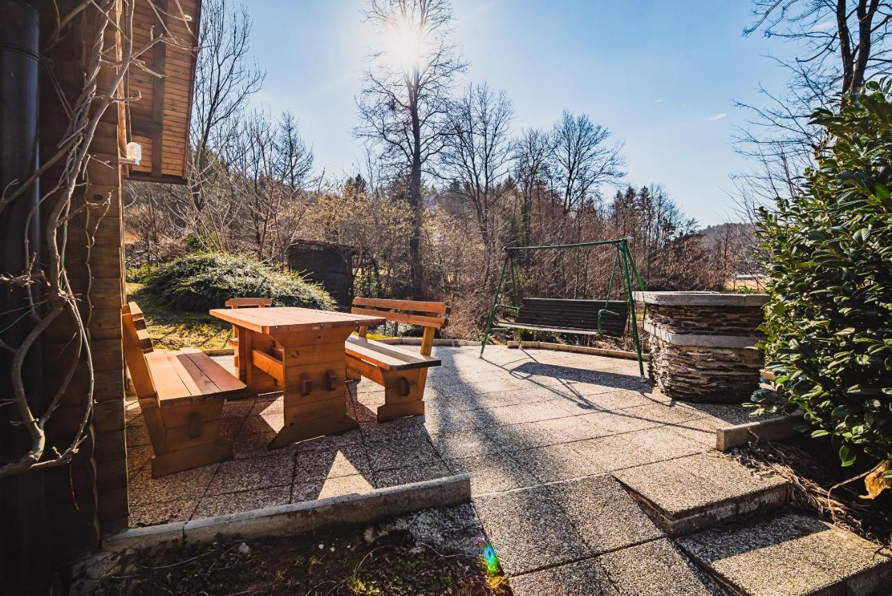 Wooden Cabin Zurej With Hot Tub Bukovje v Babni Gori 외부 사진
